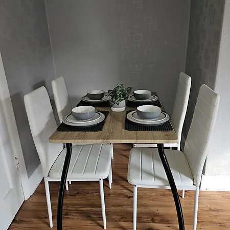 Bright 4-bed House 15 Min To Centre Nyaraló *