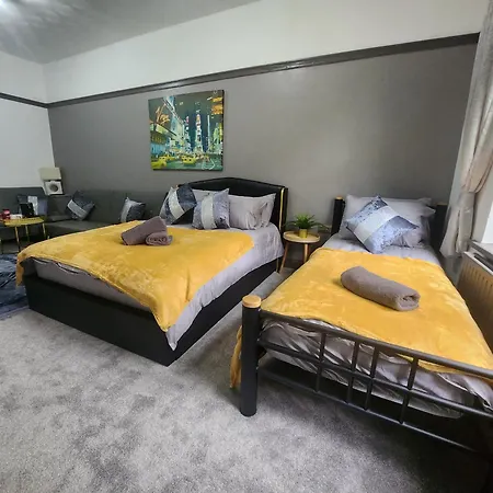 Luxury Free Wifi Old Trafford Homestay