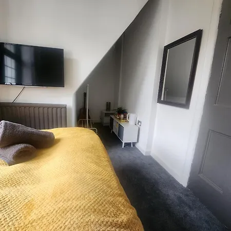 Проживание в семье Luxury Free Wifi Old Trafford