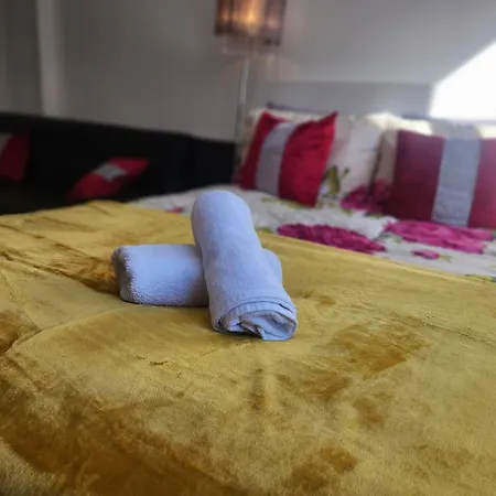 Luxury Free Wifi Old Trafford Homestay szállás *