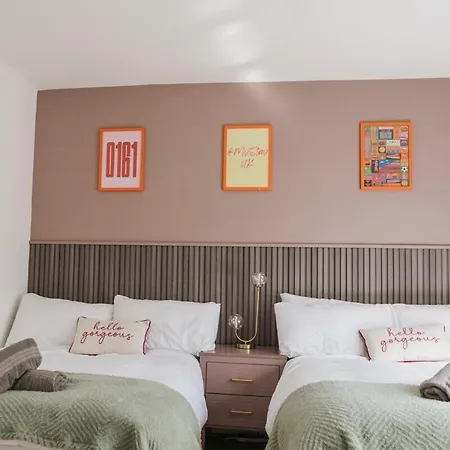 Holiday home 3br House By Mystayuk Short Lets & Serviced With Free Wifi & Free Parking *