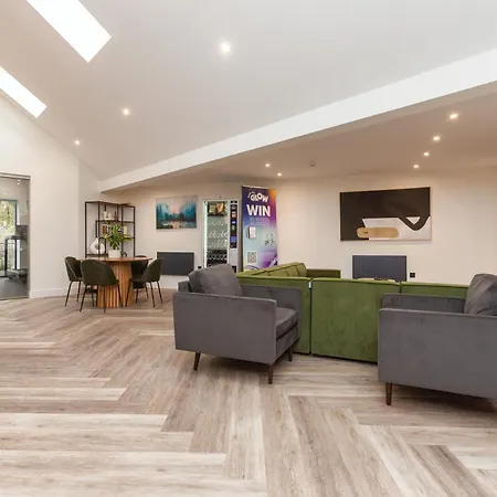 Riverside House By Utdm