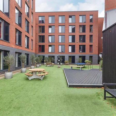Riverside House By Utdm * Mánchester