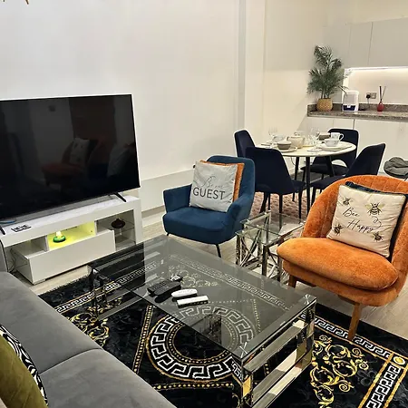 Mega7 Spacious 2bedroom Apartment, 2 Bathrooms, Balcony And Free Parking Манчестер