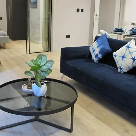 Apartment Hidden Gem Of Center Manchester