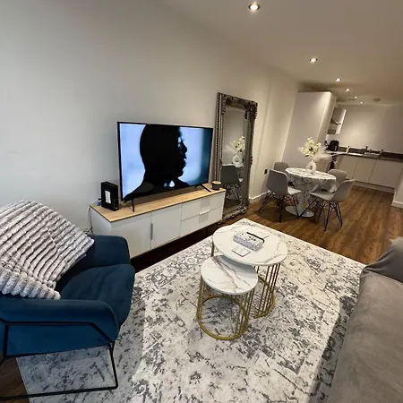 Stylish 2-bed By Cente Апартаменты