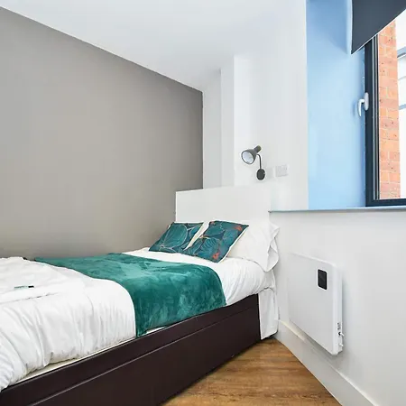 Lovely 3bed Flat In W Security شقة