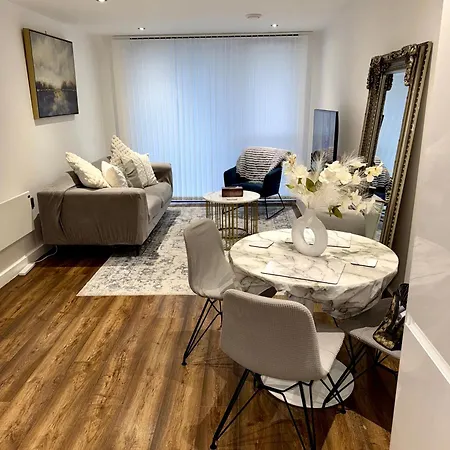 Апартаменты Stylish 2-bed By Cente