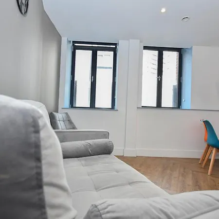 Lovely 3bed Flat In W Security *