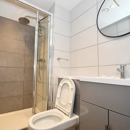 Lovely 3bed Flat In W Security Apartman