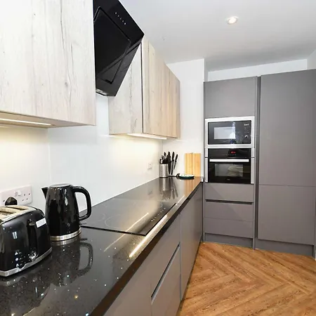 Lovely 3bed Flat In W Security *