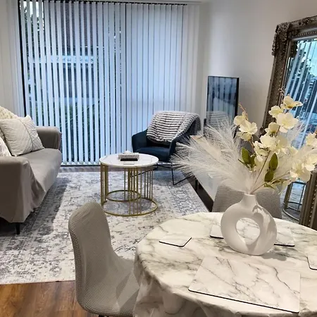 Апартаменты Stylish 2-bed By Cente Манчестер