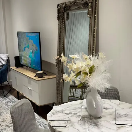 Stylish 2-bed By Cente מנצ'סטר