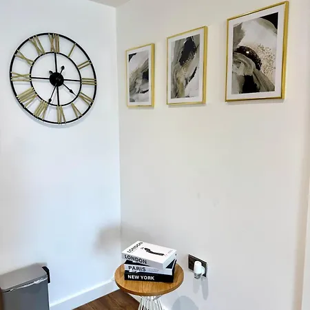 Stylish 2-bed By Cente *