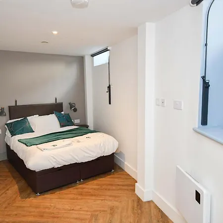 Lovely 3bed Flat In W Security شقة *