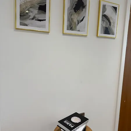 Apartment Stylish 2-bed By Cente *