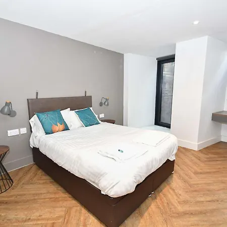 Lovely 3bed Flat In W Security 맨체스터