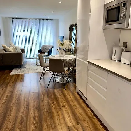 Stylish 2-bed By Cente