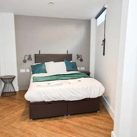 Lovely 3bed Flat In W Security *