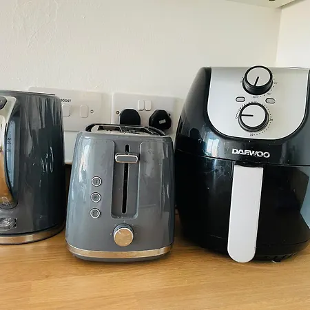 Modern & Cosy With Balcony, Near Media Centre & Old Trafford Stadium