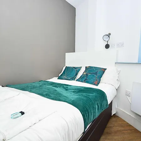 Lovely 3bed Flat In W Security