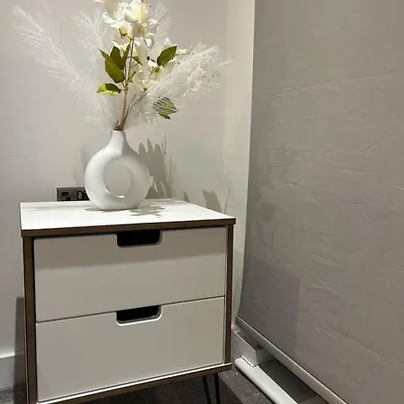 Stylish 2-bed By Cente Apartamento *