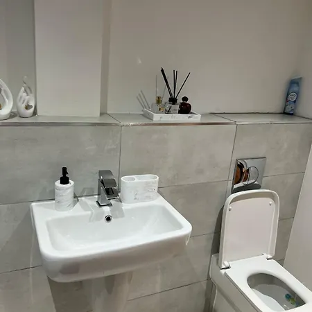 Stylish 2-bed By Cente דירה
