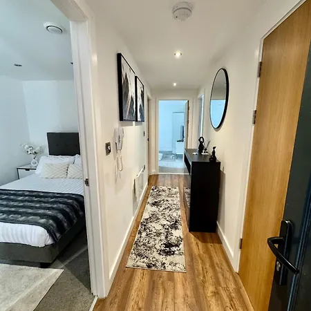 Stylish 2-bed By Cente מנצ'סטר