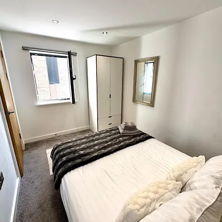 Stylish 2-bed By Cente * Manchester