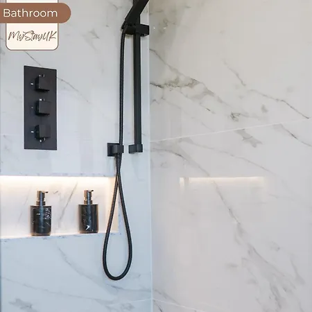 Spacious 3Br House By Mystayuk Short Lets & Serviced Accommodation Manchester Perfect For Contractors With Free Wifi & Free Parking Dom wakacyjny *