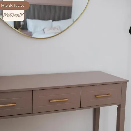 3br House By Mystayuk Short Lets & Serviced With Free Wifi & Free Parking