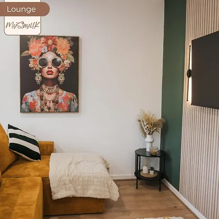 3br House By Mystayuk Short Lets & Serviced With Free Wifi & Free Parking *