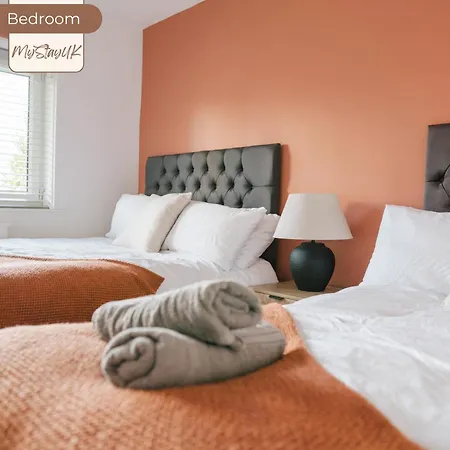 3br House By Mystayuk Short Lets & Serviced With Free Wifi & Free Parking