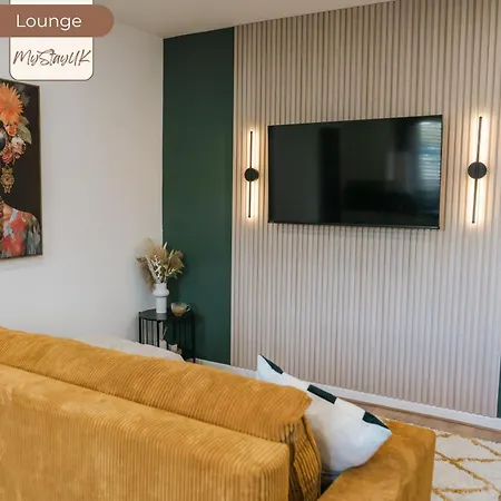 別荘 3br House By Mystayuk Short Lets & Serviced With Free Wifi & Free Parking *