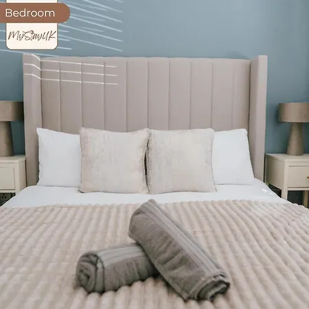 Spacious 3Br House By Mystayuk Short Lets & Serviced Accommodation Manchester Perfect For Contractors With Free Wifi & Free Parking Casa vacanze Manchester