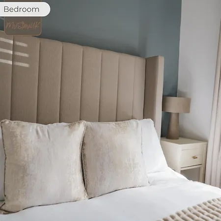 Spacious 3Br House By Mystayuk Short Lets & Serviced Accommodation Manchester Perfect For Contractors With Free Wifi & Free Parking