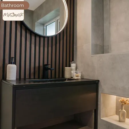 別荘 3br House By Mystayuk Short Lets & Serviced With Free Wifi & Free Parking *