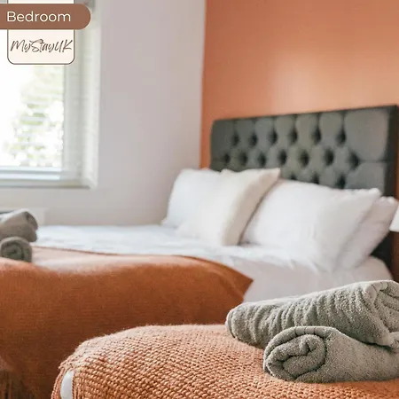 3br House By Mystayuk Short Lets & Serviced With Free Wifi & Free Parking *