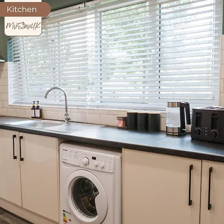 3br House By Mystayuk Short Lets & Serviced With Free Wifi & Free Parking * Manchester