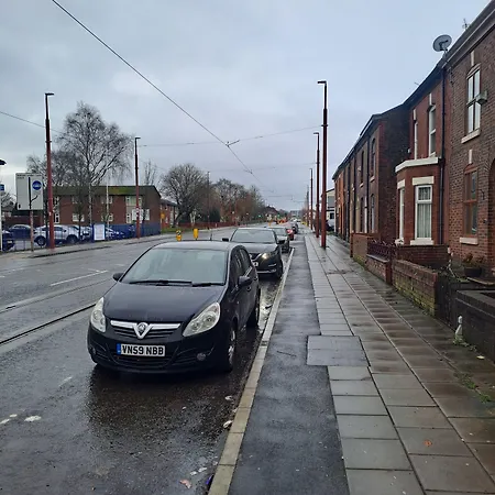Stunning 3-bed House In Manchester Droylsden