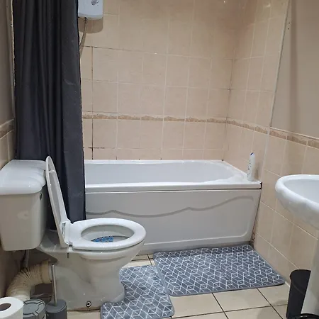 Stunning 3-bed House In Manchester Holiday home Droylsden