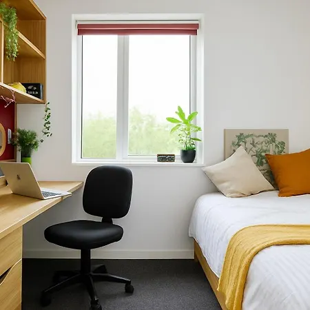 Dunham Halls Met Hotel *