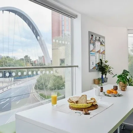 Dunham Halls Met 맨체스터