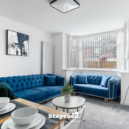 Spacious 4-bed Near Didsbury *