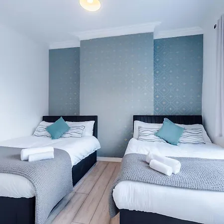 4-bed House Near Centre Holiday home