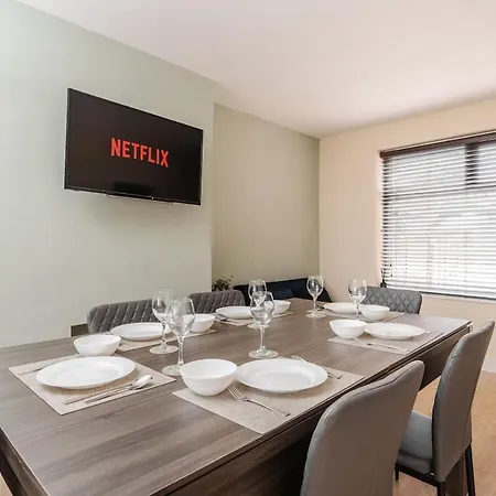 Spacious 3br - Pool Table - Games - Sleeps 9 Vakantiehuis *