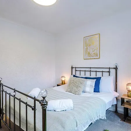 Luxury 5br Near Airport Wifi 度假居 曼彻斯特
