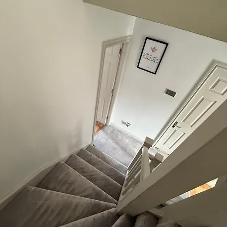 Cosy 4br House, West Didsbury, Bars And Restaurants Close By, Free Parking, Sleeps 8 * Manchester