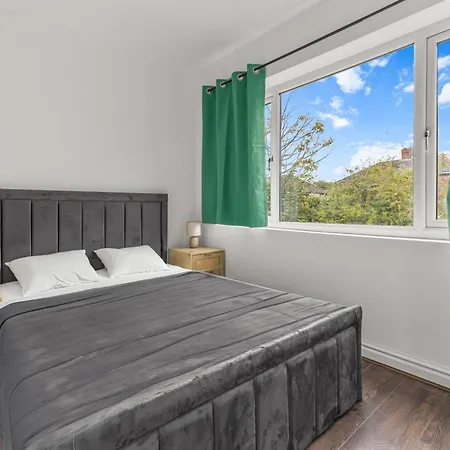 Prázdninový dům 3 Bedroom House 4 Beds Free Parking 2sd *