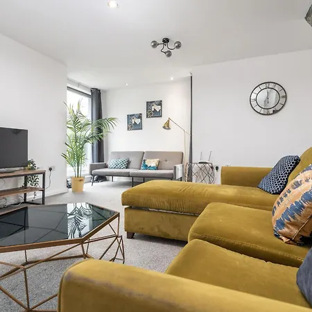 Chic 3bd Abode With Pool Table - Etihad - Coop Live - Free Parking Nyaraló